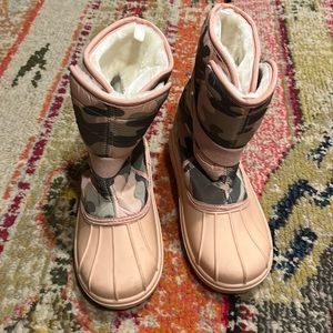 Girls size 6 winter boots